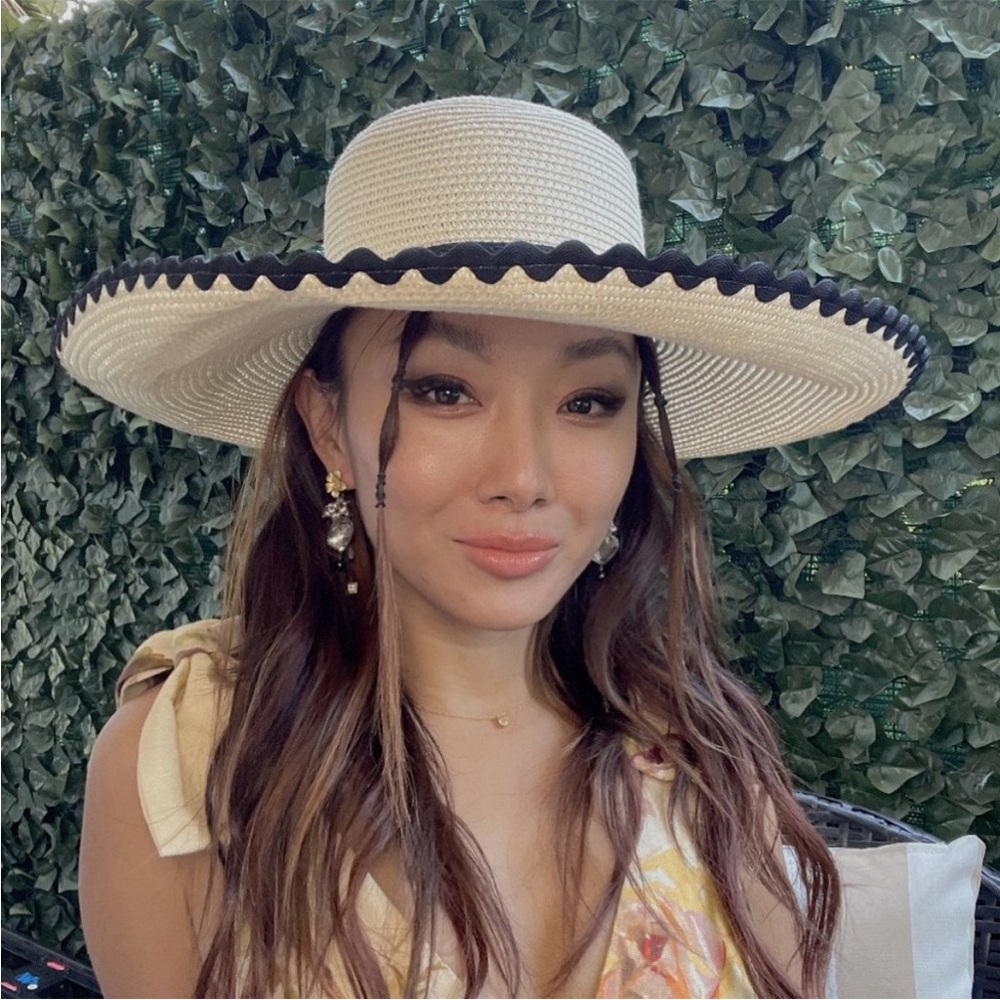 Club Monaco Floppy hat with black trim